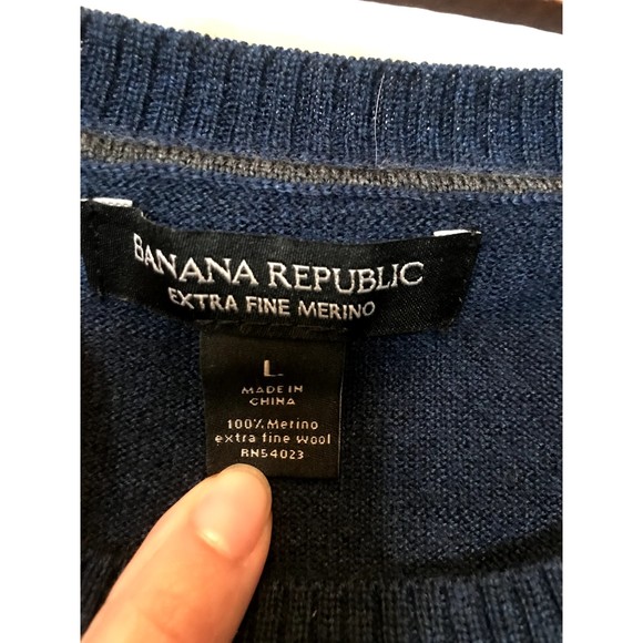 BANANA REPUBLIC EXTRA FINE MERINO NAVY WOOL V-NECK SWEATER SIZE MEN'S LARGE - Picture 2 of 5
